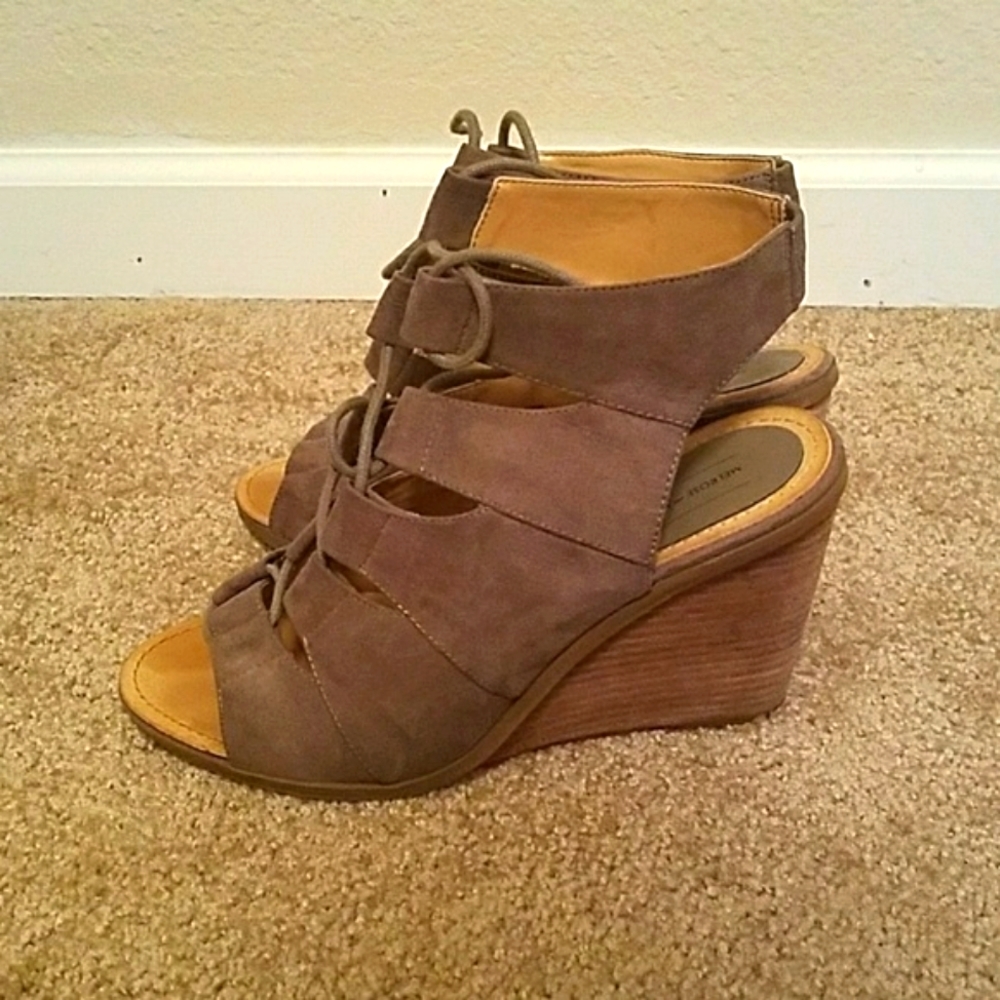 Melrose and market wedges.
Great‎ shoes for Christmas dress this year!